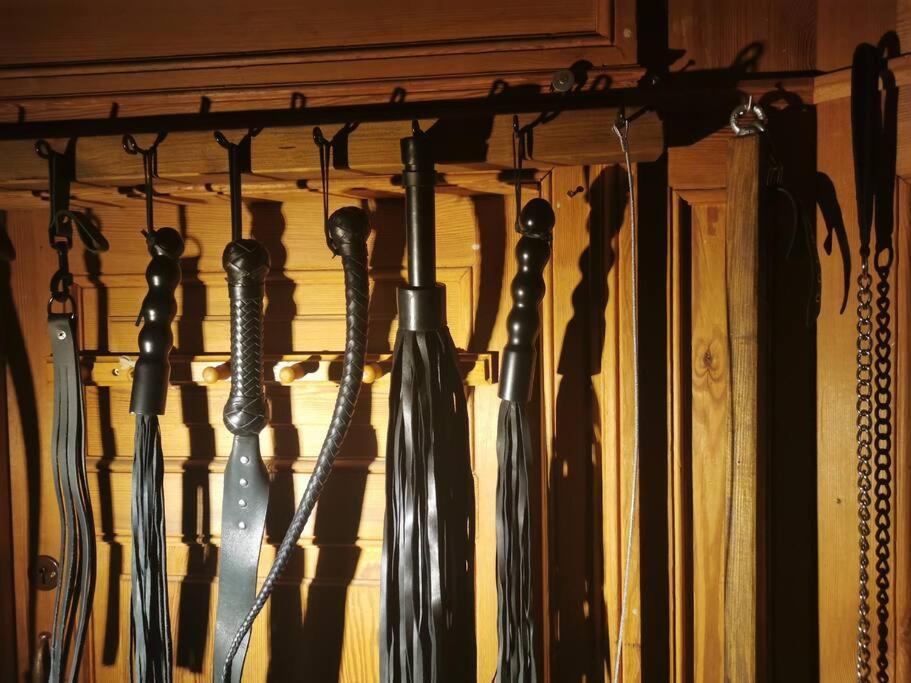 Vintage Bdsm Kinky - Entire 65m2 Space For Up To 6-guests - Fully Equipped Apartament *