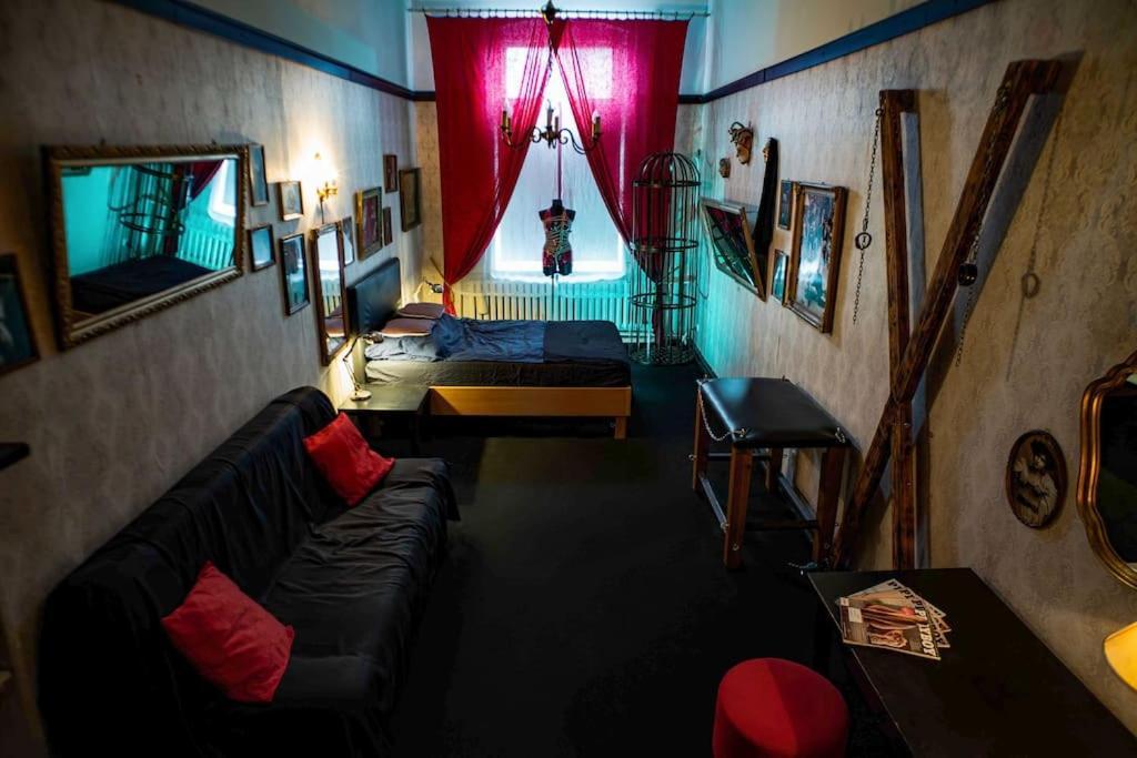 Vintage Bdsm Kinky - Entire 65m2 Space For Up To 6-guests - Fully Equipped