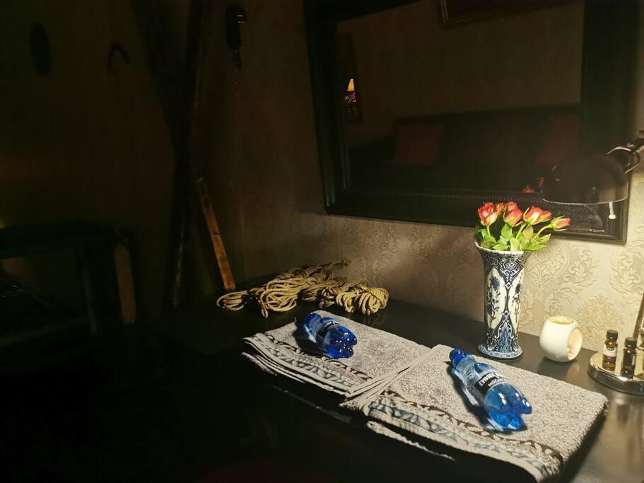 Apartament Vintage Bdsm Kinky - Entire 65m2 Space For Up To 6-guests - Fully Equipped Wrocław